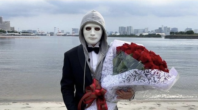 花束を持つ実績案内のイメージ写真